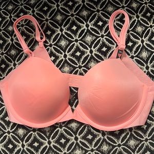 NWT Victoria’ Secret Push-up Bra 34C